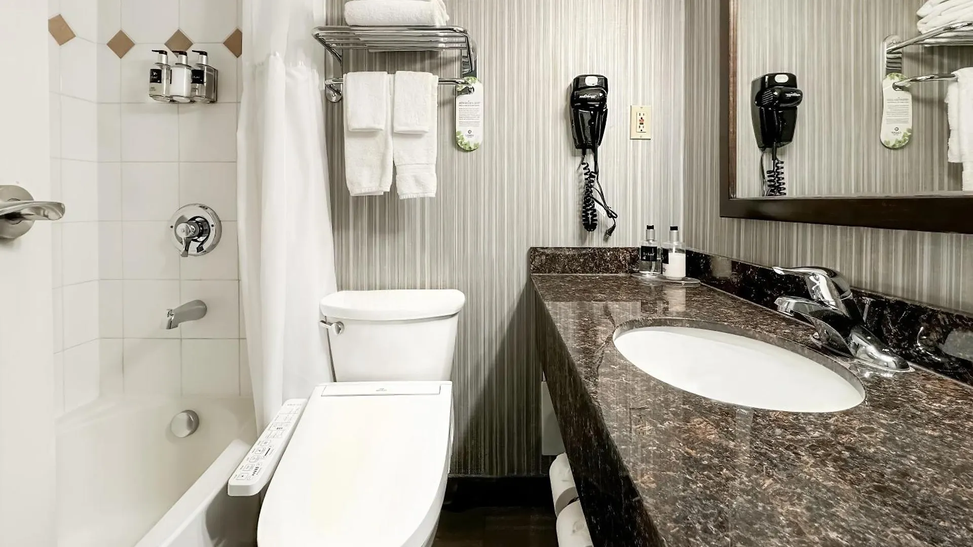 Coast Calgary Downtown Hotel & Suites By Apa