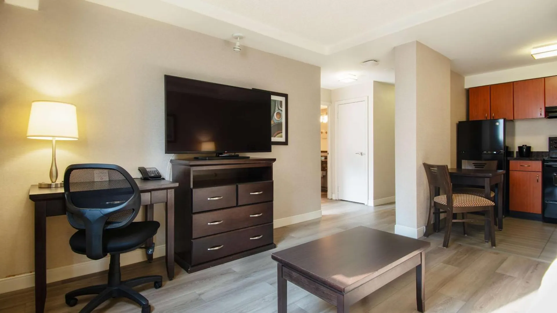 Coast Calgary Downtown Hotel & Suites By Apa