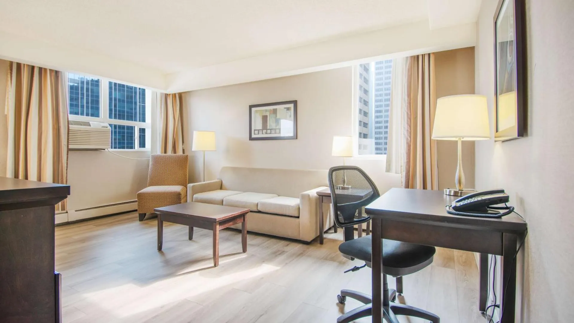 Coast Calgary Downtown Hotel & Suites By Apa