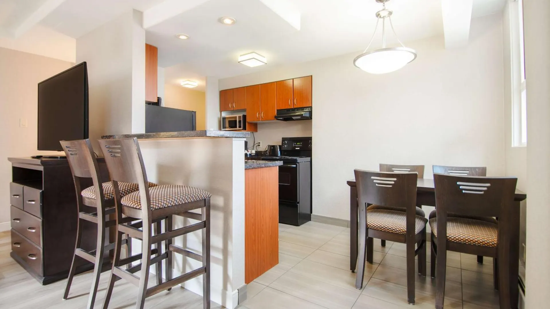 Coast Calgary Downtown Hotel & Suites By Apa