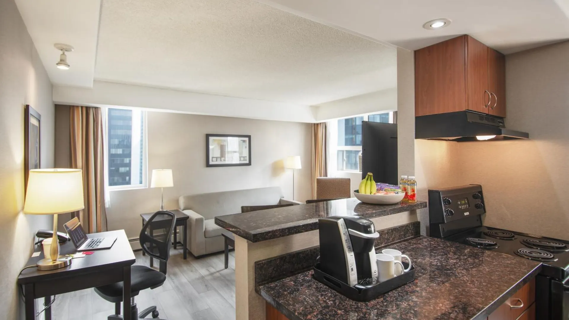 Coast Calgary Downtown Hotel & Suites By Apa